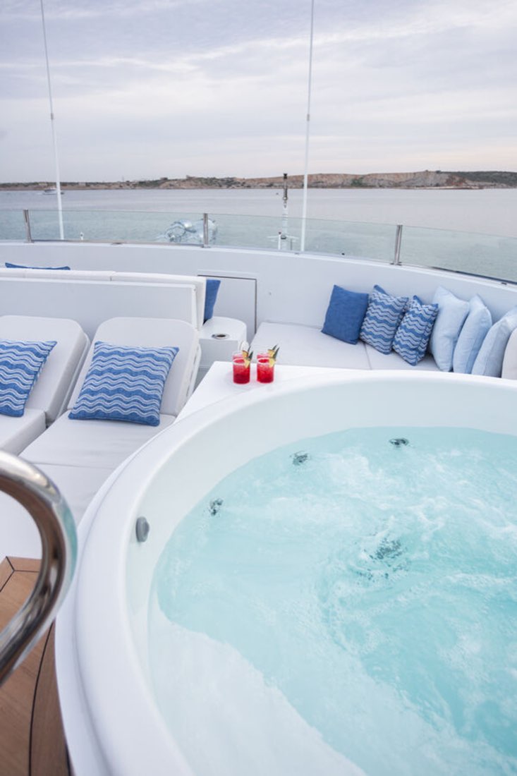 The deck whirlpool.