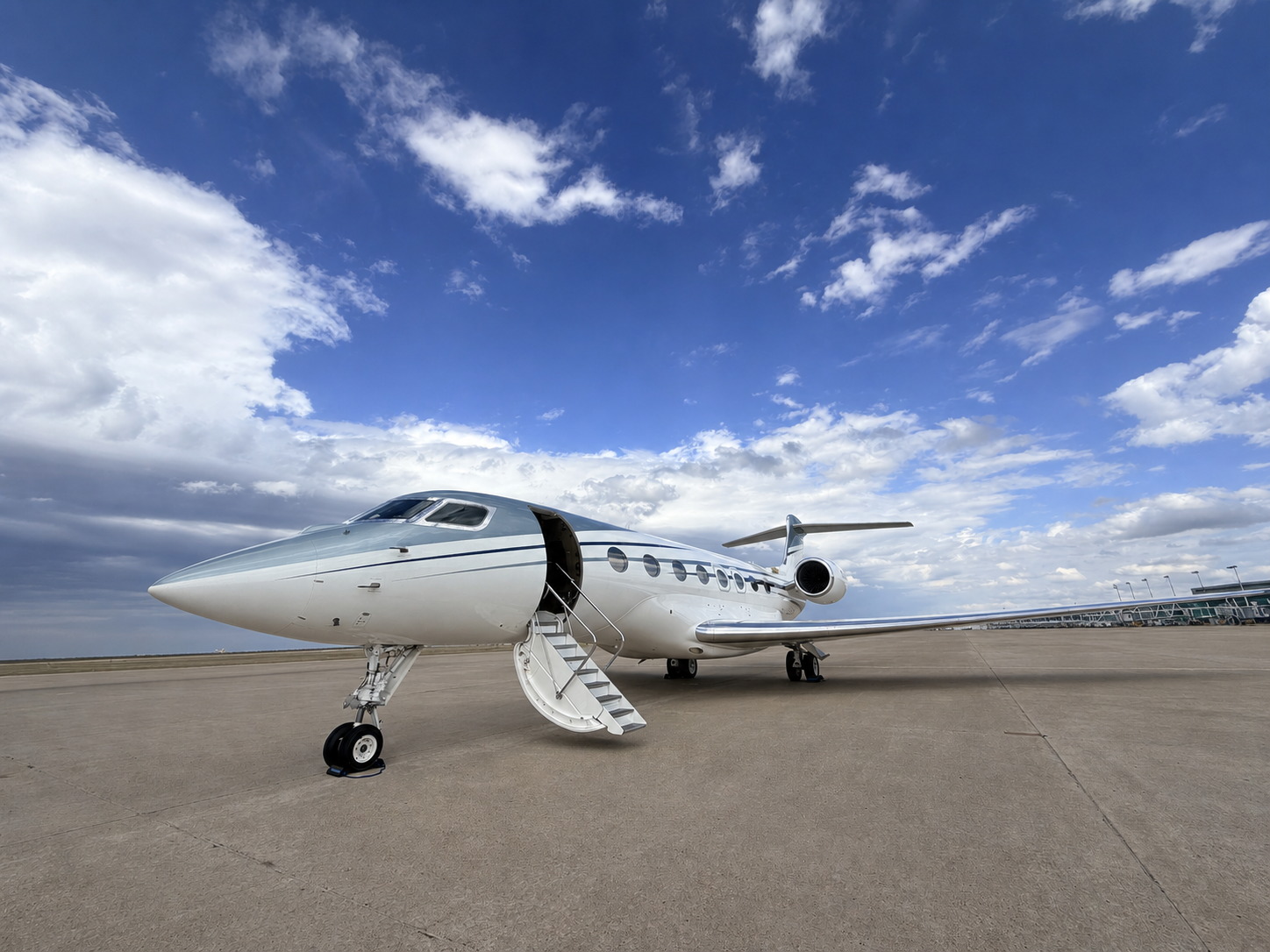 The G650ER on stand under a big sky.